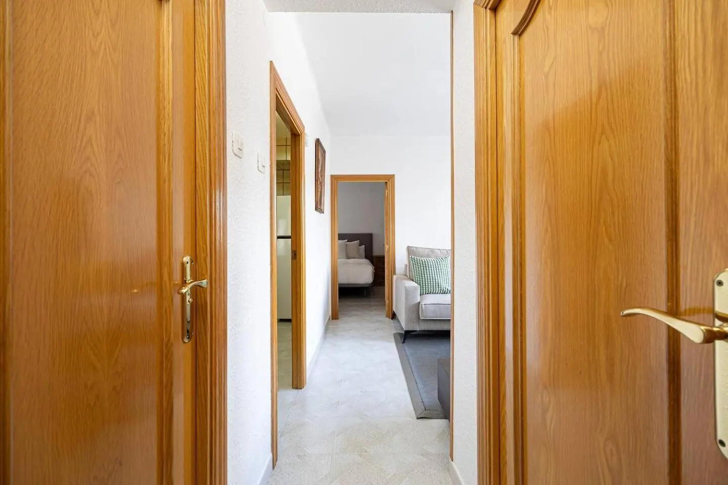 Cozy Apt In Cornella 2 Mins From The Metro La Gabarra 0*,  Spain