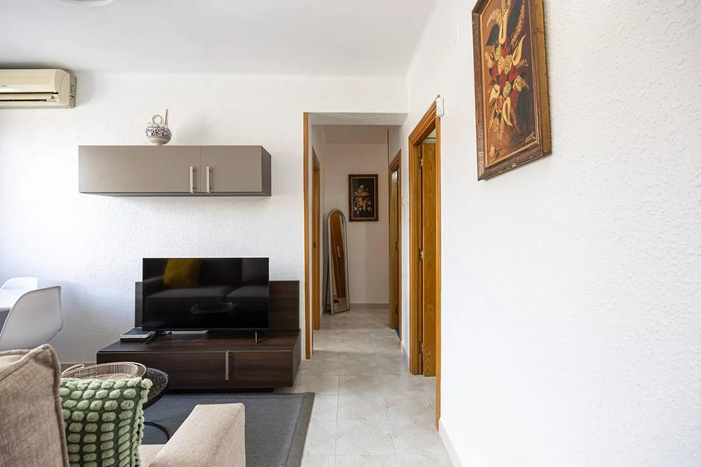 Cozy Apt In Cornella 2 Mins From The Metro La Gabarra Spain