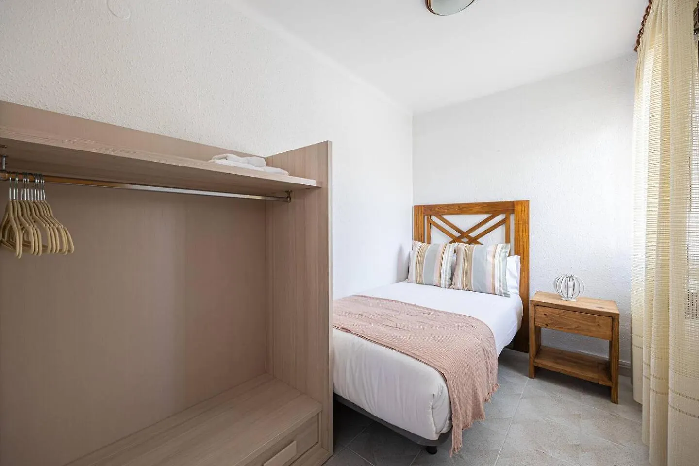 Cozy Apt In Cornella 2 Mins From The Metro La Gabarra Apartment