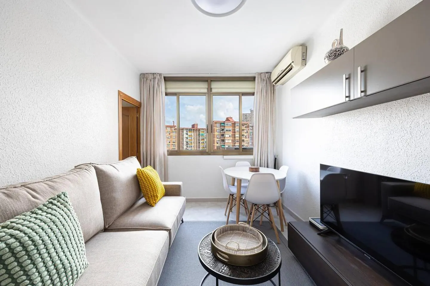 Cozy Apt In Cornella 2 Mins From The Metro La Gabarra