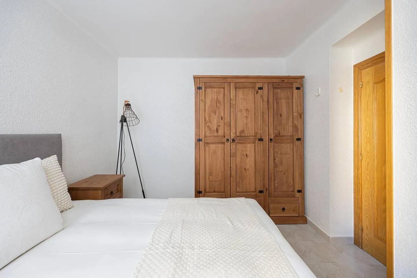 Cozy Apt In Cornella 2 Mins From The Metro La Gabarra Apartment