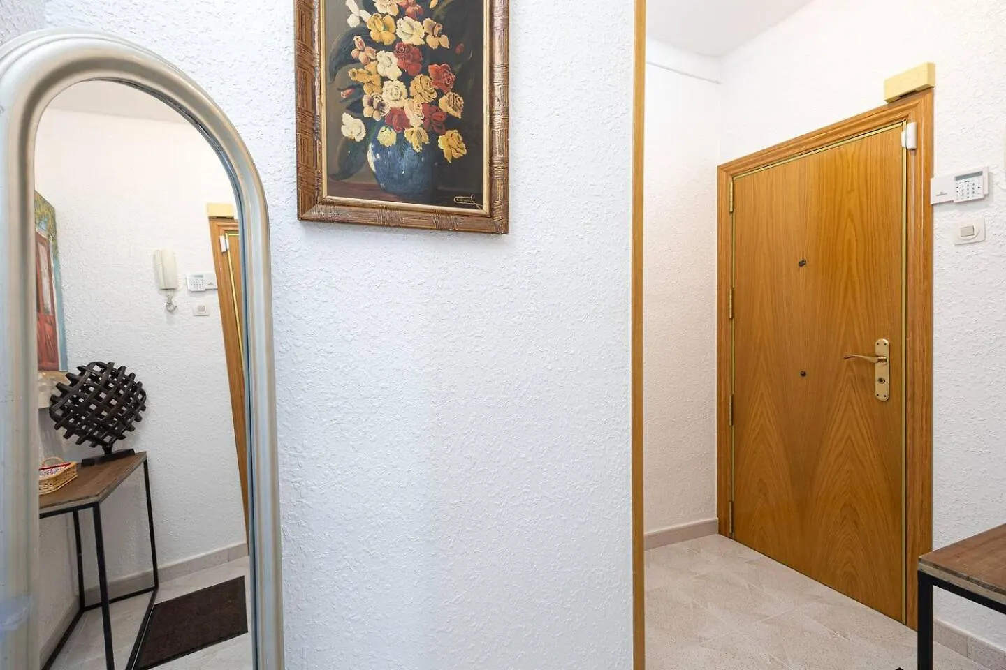 Cozy Apt In Cornella 2 Mins From The Metro La Gabarra Apartment